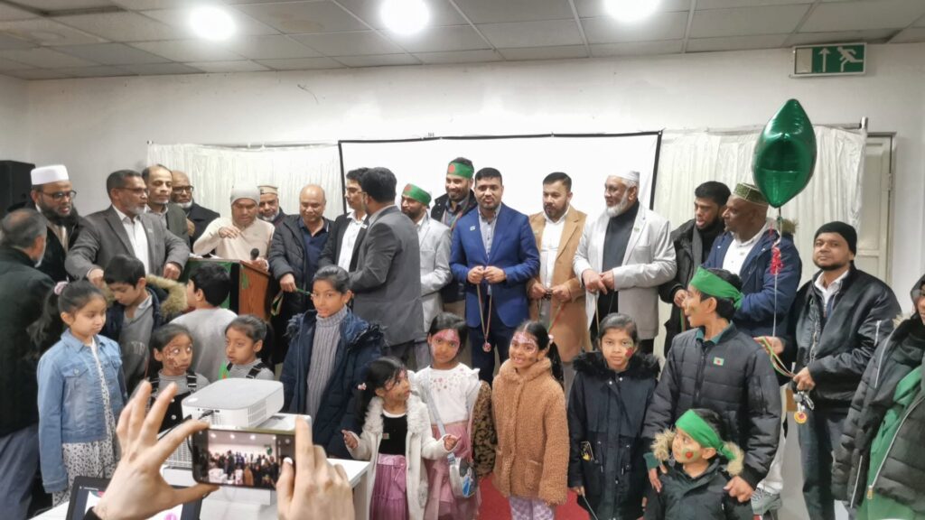 Community members and families celebrating Victory Day of Bangladesh with Jagannathpur Probashi Shongo in Oldham.